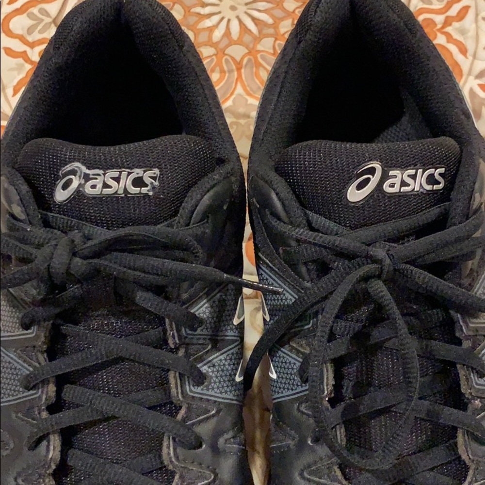Preowned ASICS volleyball shoes 10.5 - Picture 5 of 7
